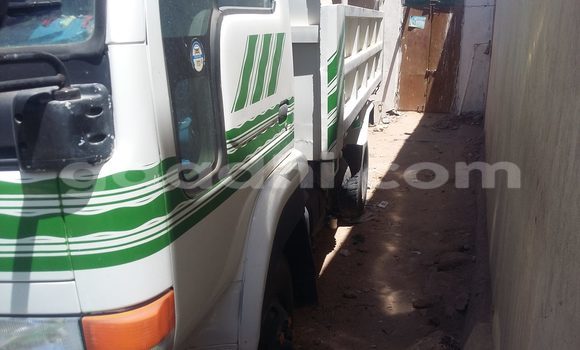 اشتري مستعمل Nissan 350Z أبيض سيارة في مقديشو في الصومال اشتري مستعمل Nissan 350Z أبيض سيارة في مقديشو في الصومال