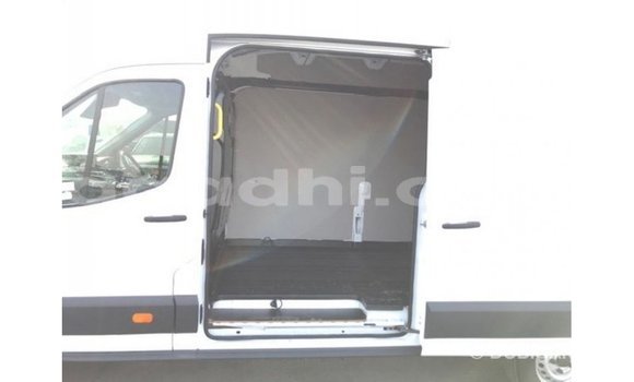 Acheter Import Voiture Ford Club Wagon Blanc à Import - Dubai, Somalie Acheter Import Voiture Ford Club Wagon Blanc à Import - Dubai, Somalie