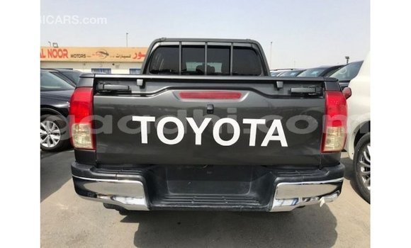 Acheter Import Voiture Toyota Hilux Noir à Import - Dubai, Somalie Acheter Import Voiture Toyota Hilux Noir à Import - Dubai, Somalie