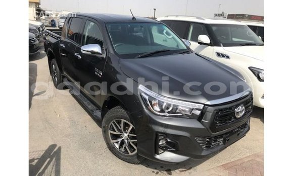 Acheter Import Voiture Toyota Hilux Noir à Import - Dubai, Somalie Acheter Import Voiture Toyota Hilux Noir à Import - Dubai, Somalie
