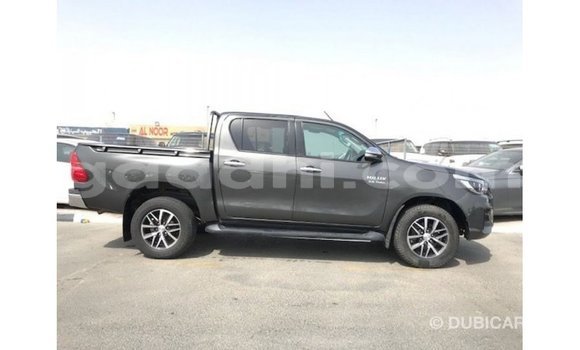 Acheter Import Voiture Toyota Hilux Noir à Import - Dubai, Somalie Acheter Import Voiture Toyota Hilux Noir à Import - Dubai, Somalie