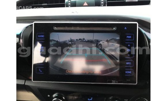 Acheter Import Voiture Toyota Hilux Noir à Import - Dubai, Somalie Acheter Import Voiture Toyota Hilux Noir à Import - Dubai, Somalie