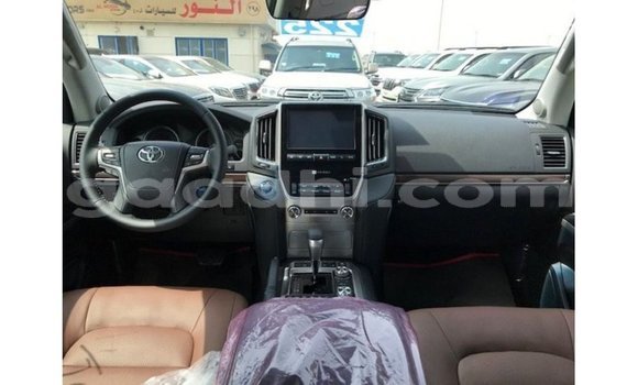 Acheter Import Voiture Toyota Land Cruiser Noir à Import - Dubai, Somalie Acheter Import Voiture Toyota Land Cruiser Noir à Import - Dubai, Somalie