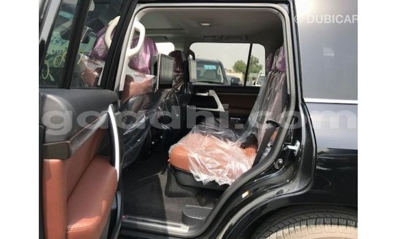 Acheter Import Voiture Toyota Land Cruiser Noir à Import - Dubai, Somalie Acheter Import Voiture Toyota Land Cruiser Noir à Import - Dubai, Somalie