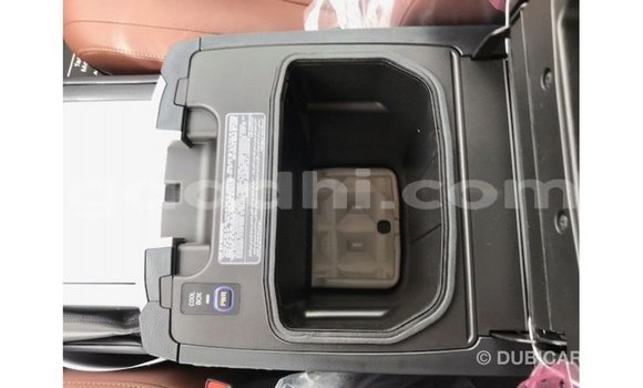 Acheter Import Voiture Toyota Land Cruiser Noir à Import - Dubai, Somalie Acheter Import Voiture Toyota Land Cruiser Noir à Import - Dubai, Somalie