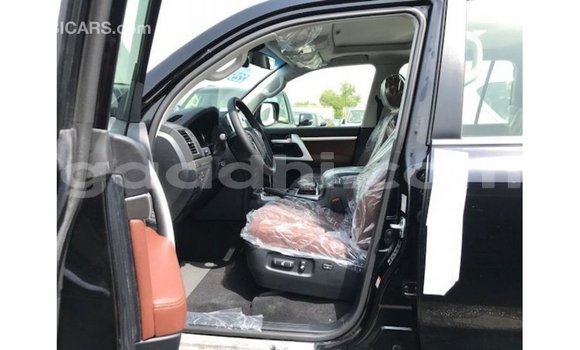 Acheter Import Voiture Toyota Land Cruiser Noir à Import - Dubai, Somalie Acheter Import Voiture Toyota Land Cruiser Noir à Import - Dubai, Somalie