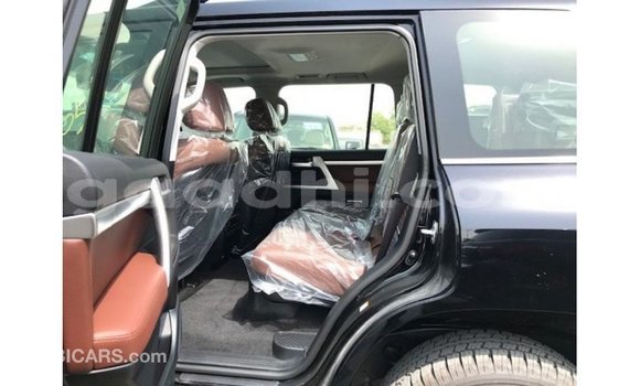 Acheter Import Voiture Toyota Land Cruiser Noir à Import - Dubai, Somalie Acheter Import Voiture Toyota Land Cruiser Noir à Import - Dubai, Somalie