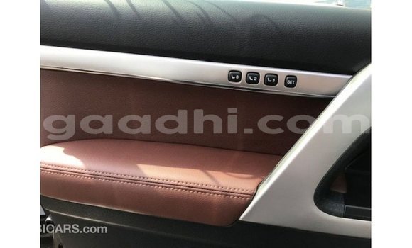 Acheter Import Voiture Toyota Land Cruiser Noir à Import - Dubai, Somalie Acheter Import Voiture Toyota Land Cruiser Noir à Import - Dubai, Somalie