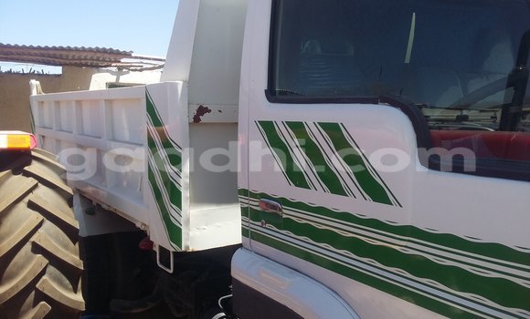 اشتري مستعمل Nissan 350Z أبيض سيارة في مقديشو في الصومال اشتري مستعمل Nissan 350Z أبيض سيارة في مقديشو في الصومال