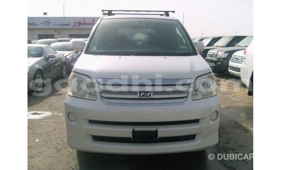 Acheter Import Voiture Toyota Noah Blanc à Import - Dubai, Somalie Acheter Import Voiture Toyota Noah Blanc à Import - Dubai, Somalie