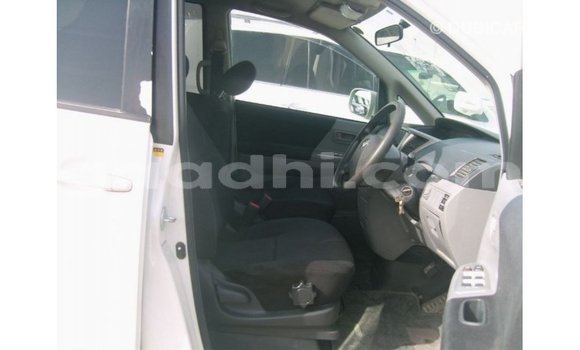 Acheter Import Voiture Toyota Noah Blanc à Import - Dubai, Somalie Acheter Import Voiture Toyota Noah Blanc à Import - Dubai, Somalie
