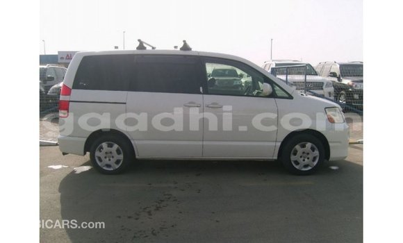 Acheter Import Voiture Toyota Noah Blanc à Import - Dubai, Somalie Acheter Import Voiture Toyota Noah Blanc à Import - Dubai, Somalie