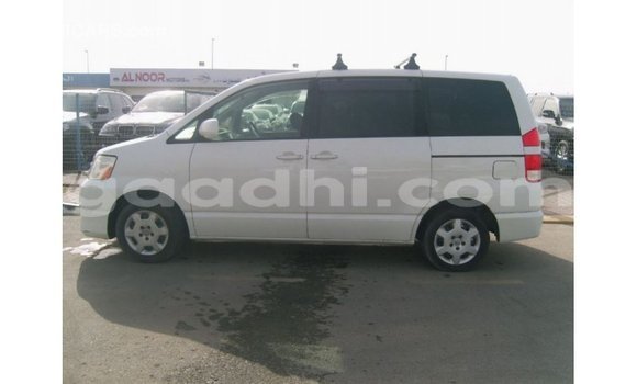 Acheter Import Voiture Toyota Noah Blanc à Import - Dubai, Somalie Acheter Import Voiture Toyota Noah Blanc à Import - Dubai, Somalie