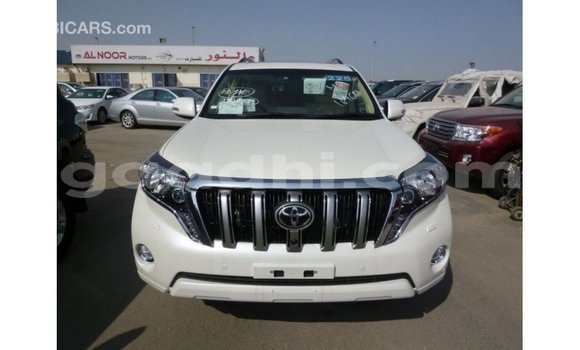 Acheter Import Voiture Toyota Prado Blanc à Import - Dubai, Somalie Acheter Import Voiture Toyota Prado Blanc à Import - Dubai, Somalie