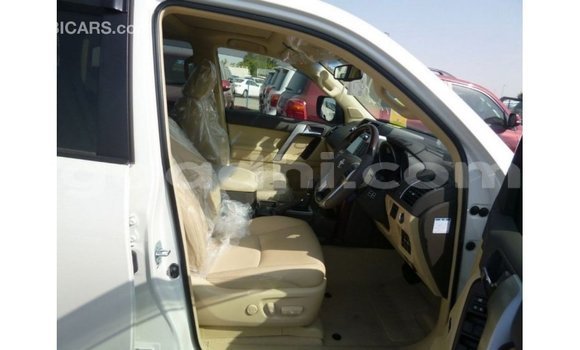 Acheter Import Voiture Toyota Prado Blanc à Import - Dubai, Somalie Acheter Import Voiture Toyota Prado Blanc à Import - Dubai, Somalie