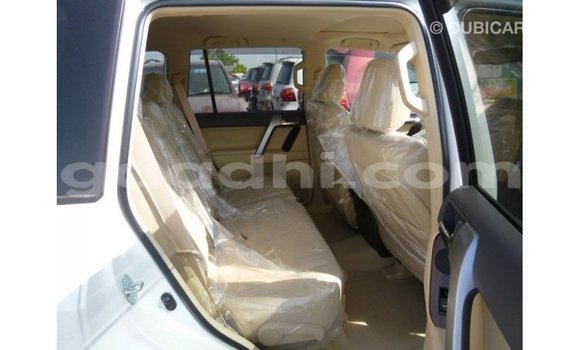 Acheter Import Voiture Toyota Prado Blanc à Import - Dubai, Somalie Acheter Import Voiture Toyota Prado Blanc à Import - Dubai, Somalie
