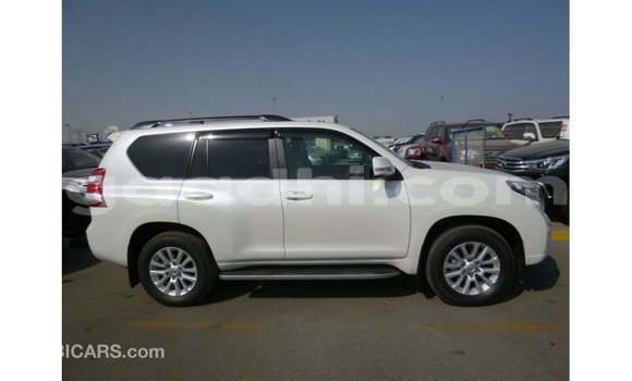 Acheter Import Voiture Toyota Prado Blanc à Import - Dubai, Somalie Acheter Import Voiture Toyota Prado Blanc à Import - Dubai, Somalie