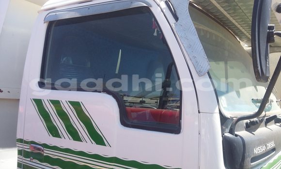 اشتري مستعمل Nissan 350Z أبيض سيارة في مقديشو في الصومال اشتري مستعمل Nissan 350Z أبيض سيارة في مقديشو في الصومال