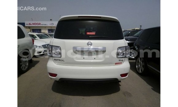 Acheter Import Voiture Nissan Patrol Blanc à Import - Dubai, Somalie Acheter Import Voiture Nissan Patrol Blanc à Import - Dubai, Somalie