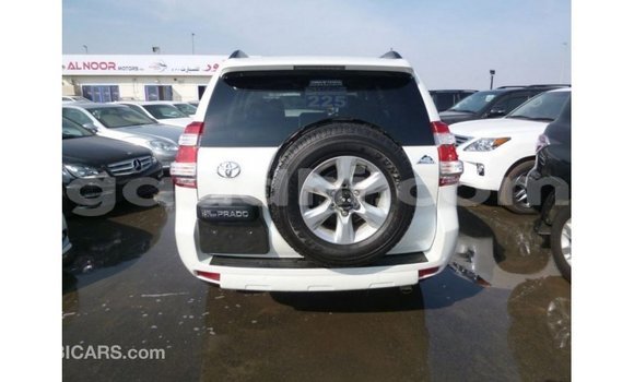 Acheter Import Voiture Toyota Prado Blanc à Import - Dubai, Somalie Acheter Import Voiture Toyota Prado Blanc à Import - Dubai, Somalie