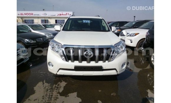 Acheter Import Voiture Toyota Prado Blanc à Import - Dubai, Somalie Acheter Import Voiture Toyota Prado Blanc à Import - Dubai, Somalie