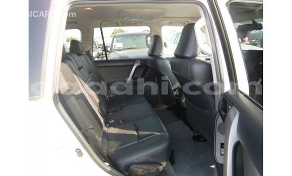 Acheter Import Voiture Toyota Prado Blanc à Import - Dubai, Somalie Acheter Import Voiture Toyota Prado Blanc à Import - Dubai, Somalie