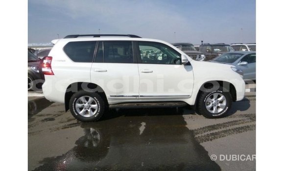 Acheter Import Voiture Toyota Prado Blanc à Import - Dubai, Somalie Acheter Import Voiture Toyota Prado Blanc à Import - Dubai, Somalie