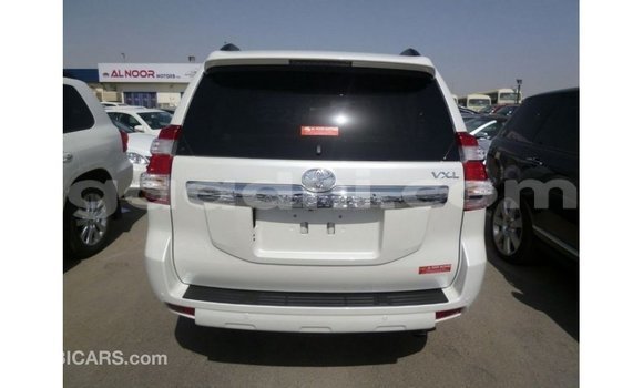 Acheter Import Voiture Toyota Prado Blanc à Import - Dubai, Somalie Acheter Import Voiture Toyota Prado Blanc à Import - Dubai, Somalie