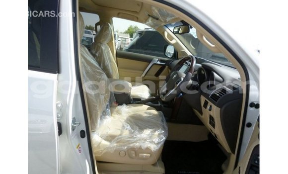 Acheter Import Voiture Toyota Prado Blanc à Import - Dubai, Somalie Acheter Import Voiture Toyota Prado Blanc à Import - Dubai, Somalie
