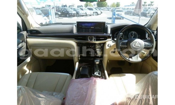 Acheter Import Voiture Lexus LX Blanc à Import - Dubai, Somalie Acheter Import Voiture Lexus LX Blanc à Import - Dubai, Somalie