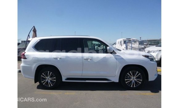 Acheter Import Voiture Lexus LX Blanc à Import - Dubai, Somalie Acheter Import Voiture Lexus LX Blanc à Import - Dubai, Somalie