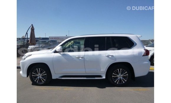 Acheter Import Voiture Lexus LX Blanc à Import - Dubai, Somalie Acheter Import Voiture Lexus LX Blanc à Import - Dubai, Somalie