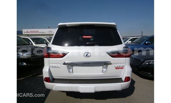 Acheter Import Voiture Lexus LX Blanc à Import - Dubai, Somalie Acheter Import Voiture Lexus LX Blanc à Import - Dubai, Somalie