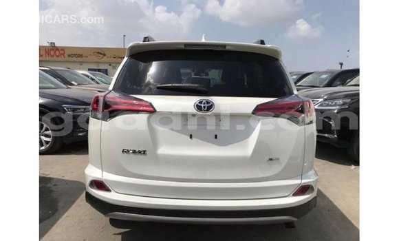 Acheter Import Utilitaire Toyota HiAce Blanc à Import - Dubai, Somalie Acheter Import Utilitaire Toyota HiAce Blanc à Import - Dubai, Somalie