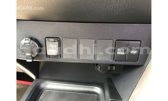 Acheter Import Utilitaire Toyota HiAce Blanc à Import - Dubai, Somalie Acheter Import Utilitaire Toyota HiAce Blanc à Import - Dubai, Somalie