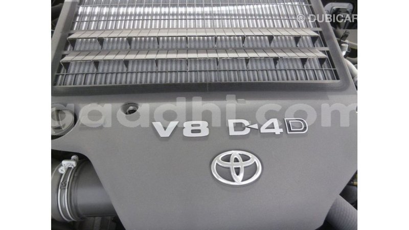 Big with watermark toyota land cruiser somalia import dubai 3816