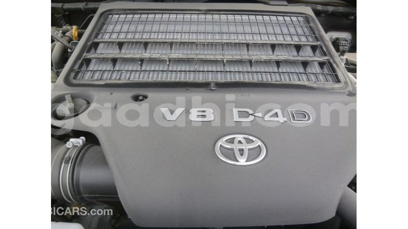 Big with watermark toyota land cruiser somalia import dubai 3817
