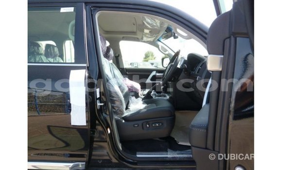 Acheter Import Voiture Toyota Land Cruiser Noir à Import - Dubai, Somalie Acheter Import Voiture Toyota Land Cruiser Noir à Import - Dubai, Somalie