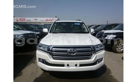 Acheter Import Voiture Toyota Land Cruiser Blanc à Import - Dubai, Somalie Acheter Import Voiture Toyota Land Cruiser Blanc à Import - Dubai, Somalie