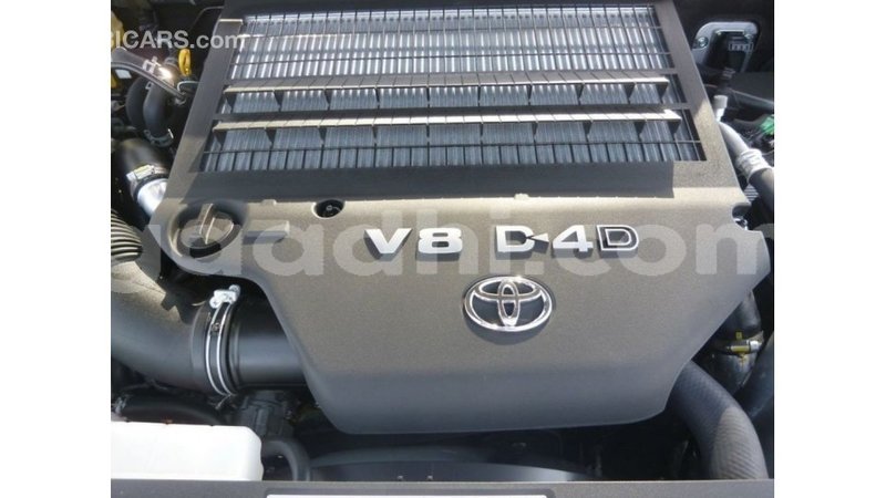 Big with watermark toyota land cruiser somalia import dubai 3822