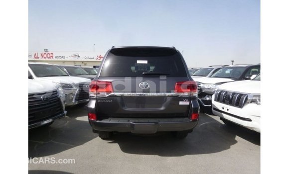 ይግዙ Imported Toyota Land Cruiser ሌላ መኪና በ Import - Dubai በ ሶማሊያ ይግዙ Imported Toyota Land Cruiser ሌላ መኪና በ Import - Dubai በ ሶማሊያ