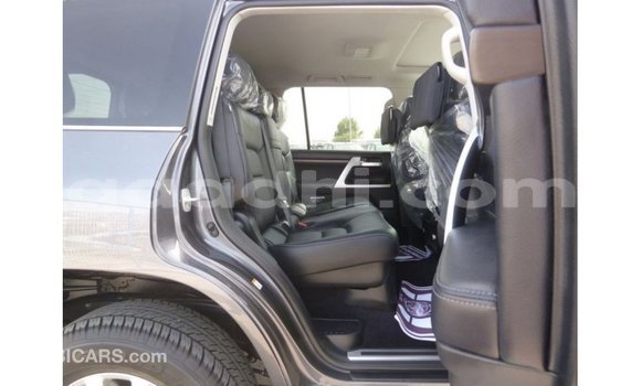 ይግዙ Imported Toyota Land Cruiser ሌላ መኪና በ Import - Dubai በ ሶማሊያ ይግዙ Imported Toyota Land Cruiser ሌላ መኪና በ Import - Dubai በ ሶማሊያ