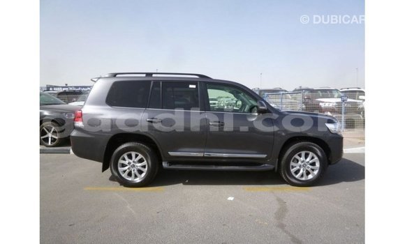ይግዙ Imported Toyota Land Cruiser ሌላ መኪና በ Import - Dubai በ ሶማሊያ ይግዙ Imported Toyota Land Cruiser ሌላ መኪና በ Import - Dubai በ ሶማሊያ