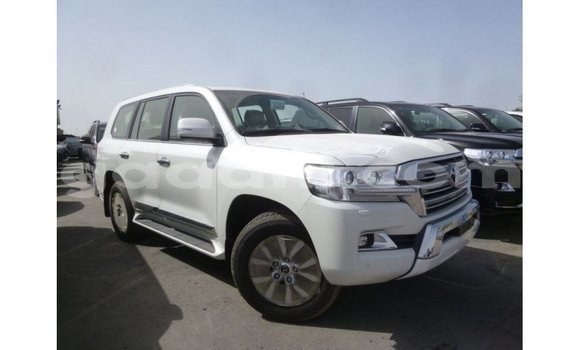 Acheter Import Voiture Toyota Land Cruiser Blanc à Import - Dubai, Somalie Acheter Import Voiture Toyota Land Cruiser Blanc à Import - Dubai, Somalie