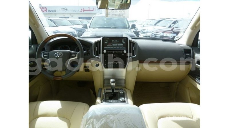 Big with watermark toyota land cruiser somalia import dubai 3826