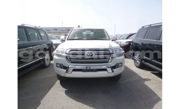 Acheter Import Voiture Toyota Land Cruiser Blanc à Import - Dubai, Somalie Acheter Import Voiture Toyota Land Cruiser Blanc à Import - Dubai, Somalie
