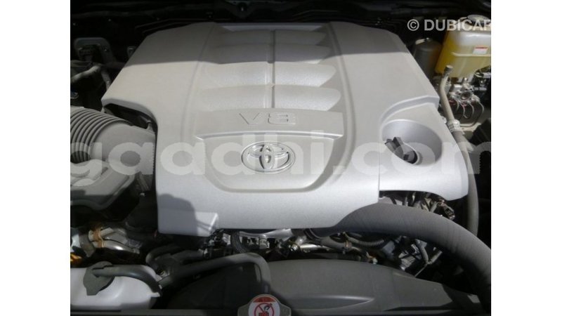 Big with watermark toyota land cruiser somalia import dubai 3826