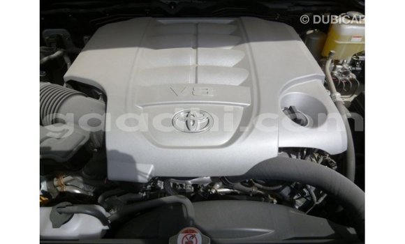 Acheter Import Voiture Toyota Land Cruiser Blanc à Import - Dubai, Somalie Acheter Import Voiture Toyota Land Cruiser Blanc à Import - Dubai, Somalie