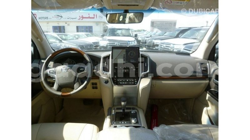 Big with watermark toyota land cruiser somalia import dubai 3828