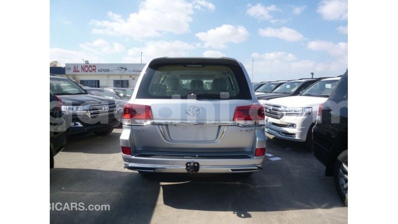 Big with watermark toyota land cruiser somalia import dubai 3828